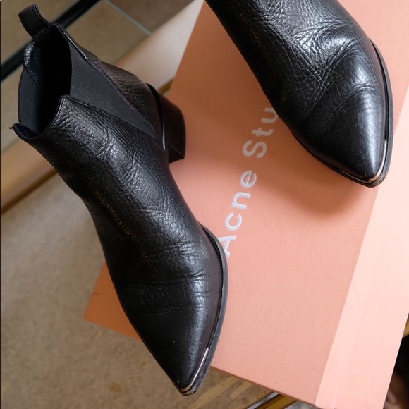 LOOKING FOR BOOTS LIKE THIS! - Picture 1 of 1